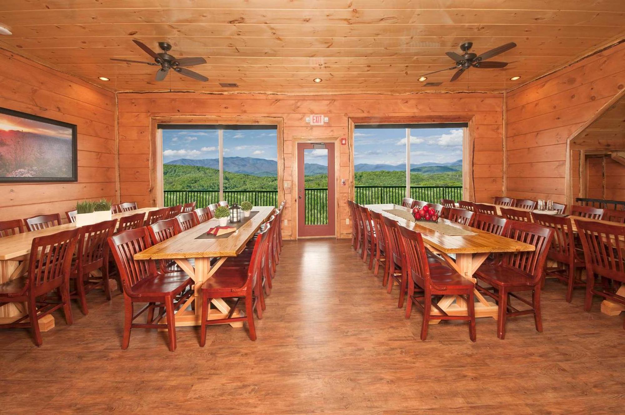 Villa Skyview Mansion:13Bdrm, 17Bath, Sleeps 70, Indoor Pool, Amazing Views Pigeon Forge Exterior foto
